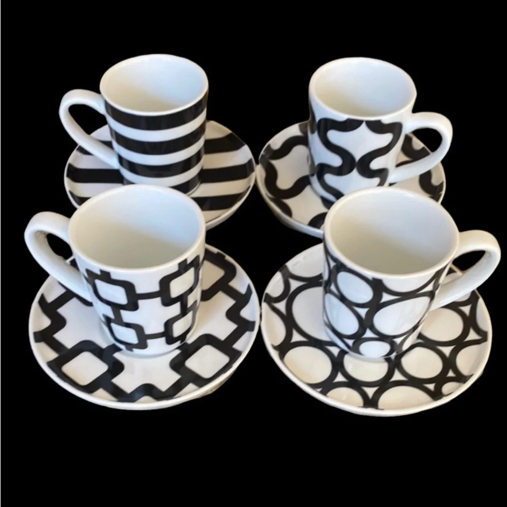Crate & Barrel Black and White Demitasse Espresso Cup Set. 4 cups/4 saucers.